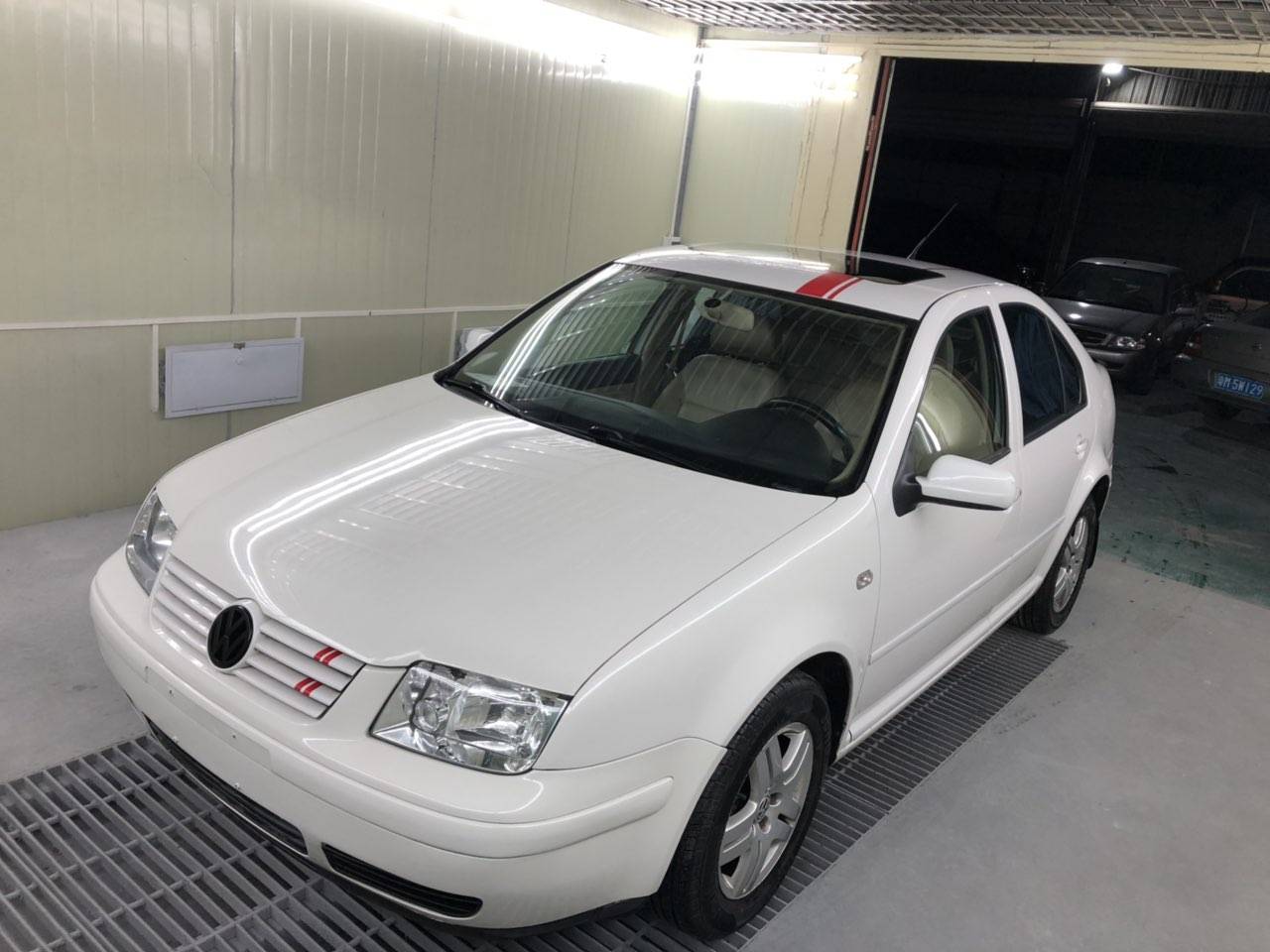 大众宝来,1.8t自动豪华版04年一手货源,车况精品.交强险