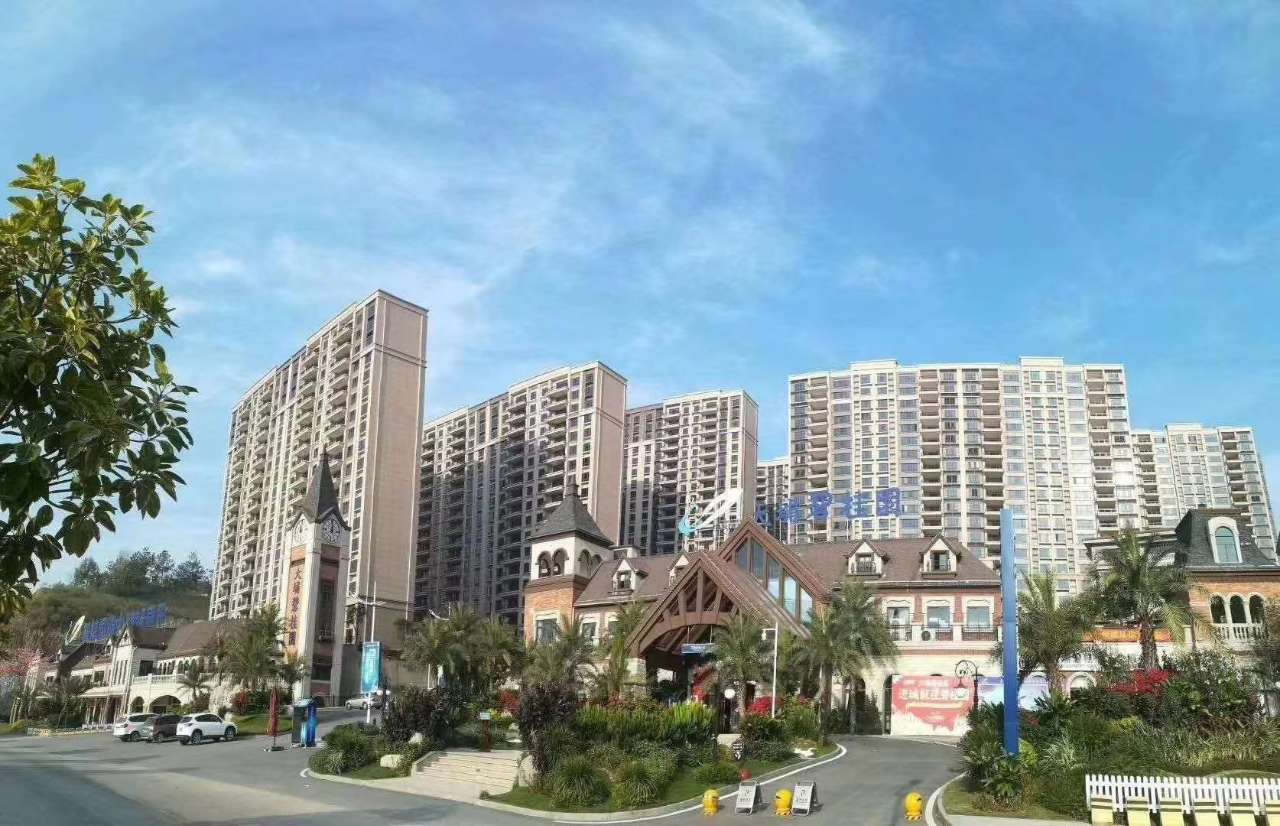 出售碧桂园二街中层楼王,六房两厅三卫二阳台,证约260平方, - 大埔网