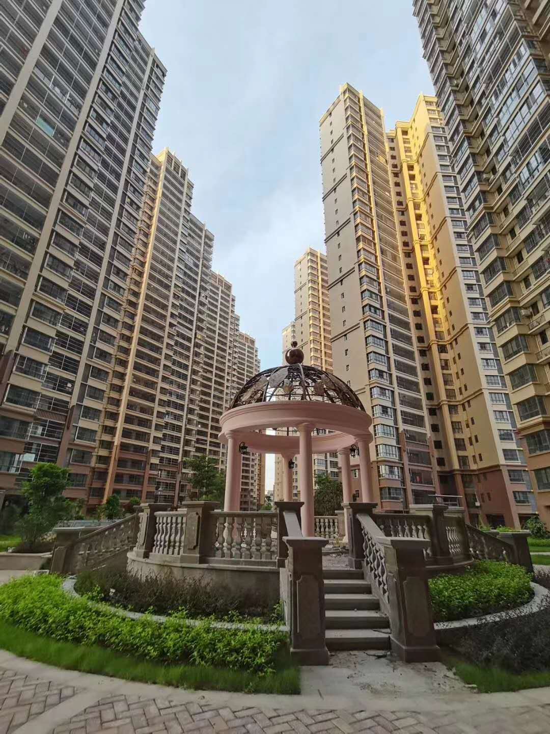 8万 龙湾国际花园 电梯中高层