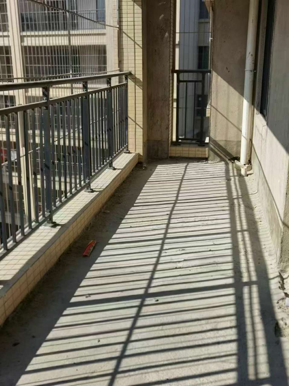 出售龙湾国际靓房,四房两厅二卫一阳台,证约124平方,南向!