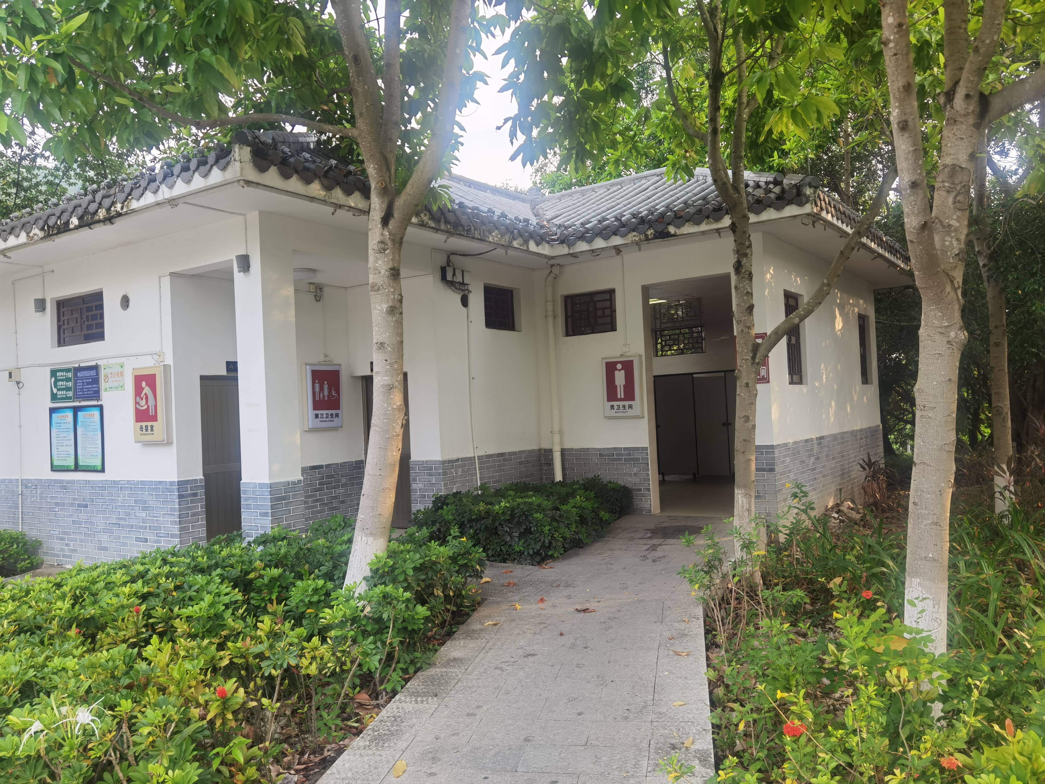 梅河公园公共厕所坏了,谁来修一下