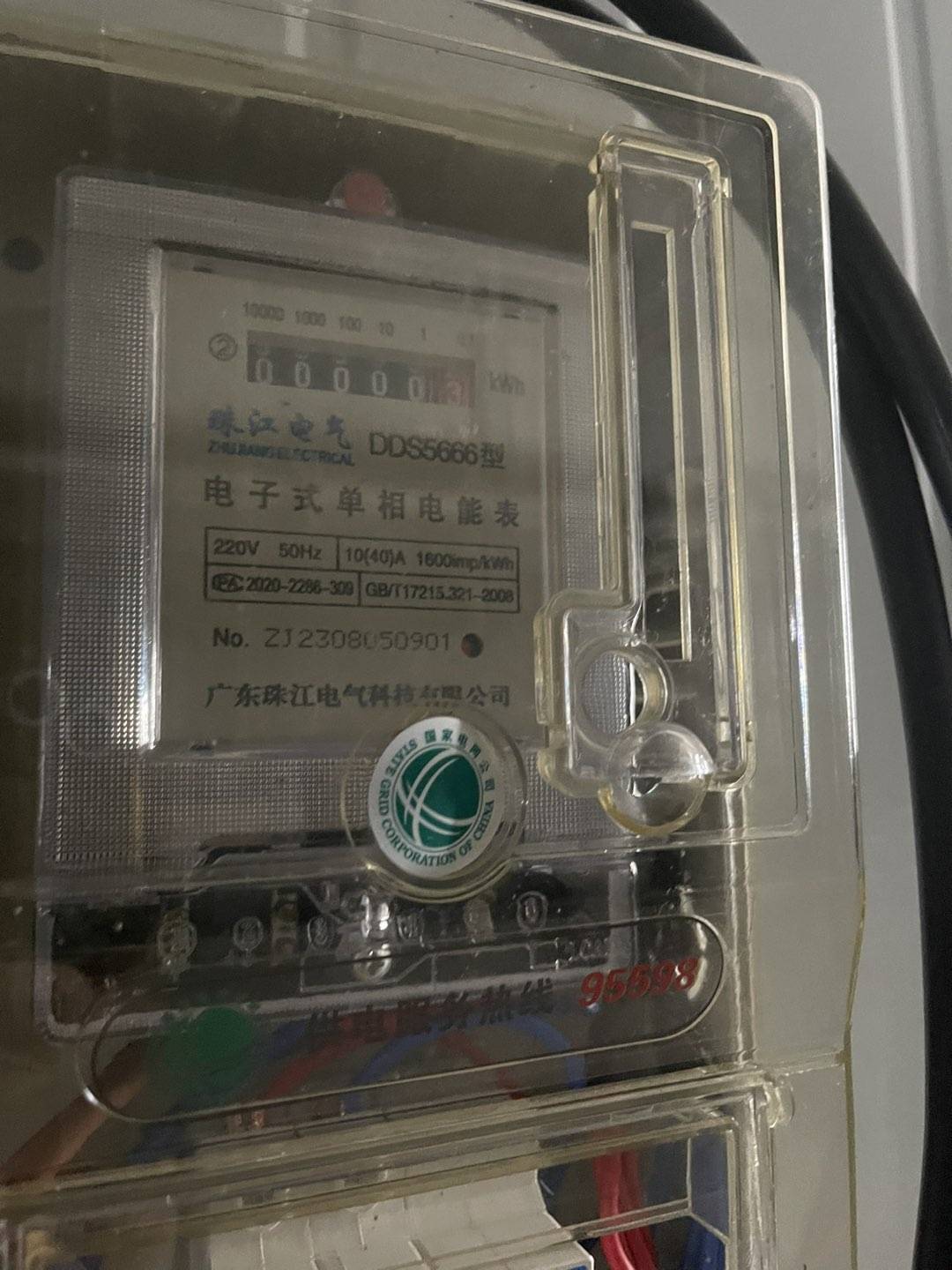 朋友圈(今日3)梅州一水泥罐车翻入池塘,消防员淤泥大埔一女子手机掉了